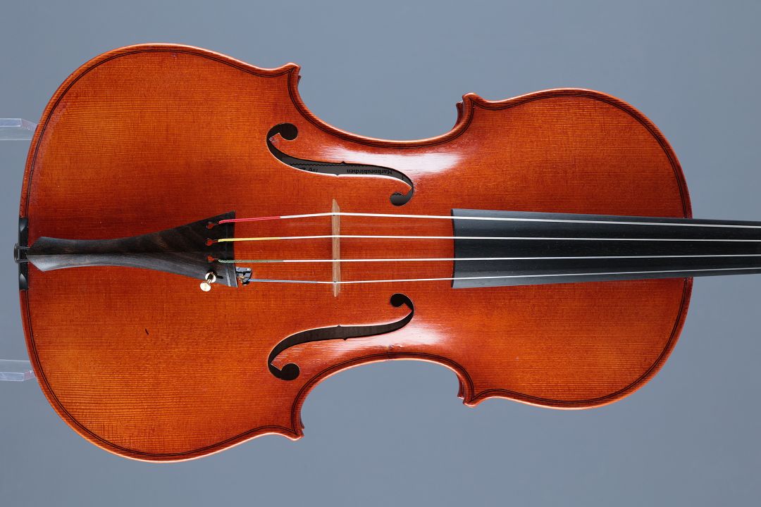 Voigt Jochen - Markneukirchen Anno 1982 - 41,0 cm - B-138